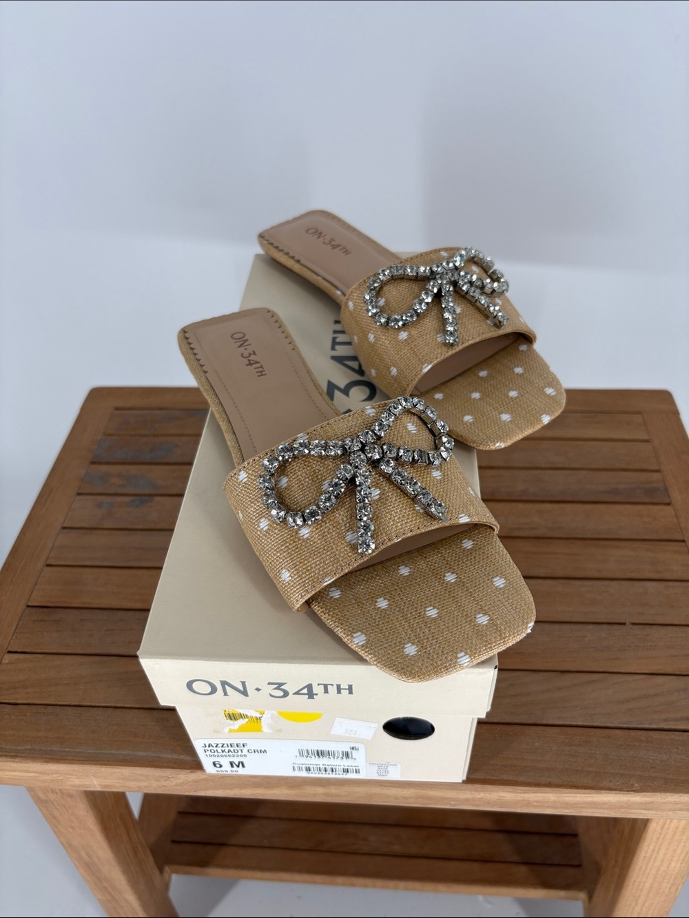 New on 34th women’s JAZZIEEF Sandals with Crystal Bow size 8 M